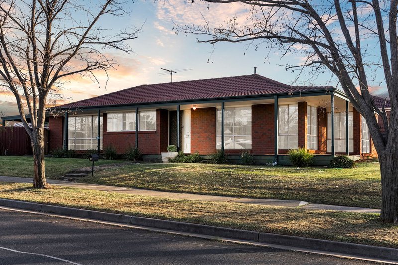 27 Clifton Drive, Bacchus Marsh VIC 3340