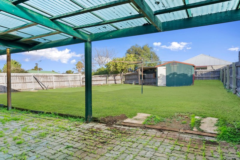 Photo - 27 Clifton Drive, Bacchus Marsh VIC 3340 - Image 12