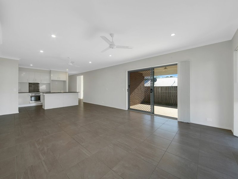 Photo - 27 Clover Crescent, Boyne Island QLD 4680 - Image 5