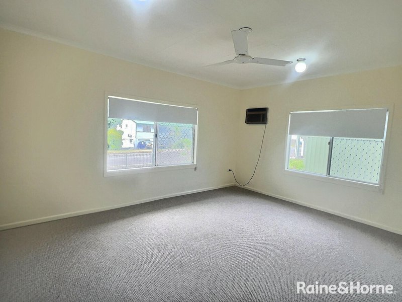 Photo - 27 Cockatoo Drive, New Auckland QLD 4680 - Image 4