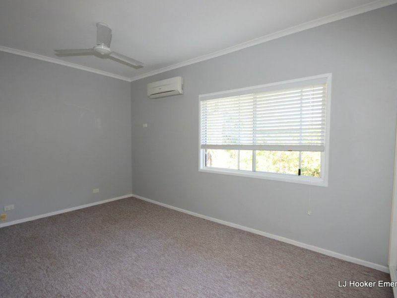 Photo - 27 Colleen Av , Emerald QLD 4720 - Image 10