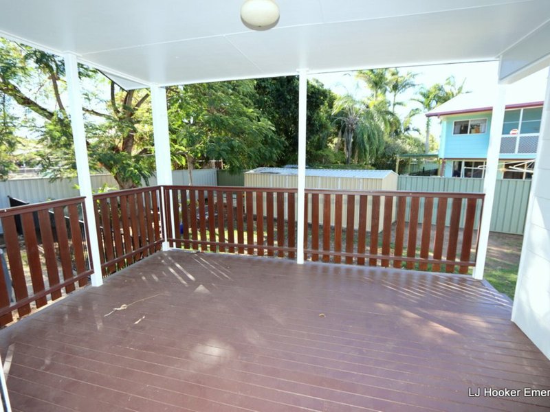 Photo - 27 Colleen Av , Emerald QLD 4720 - Image 15