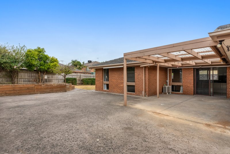 Photo - 27 Collendina Crescent, Scoresby VIC 3179 - Image 8