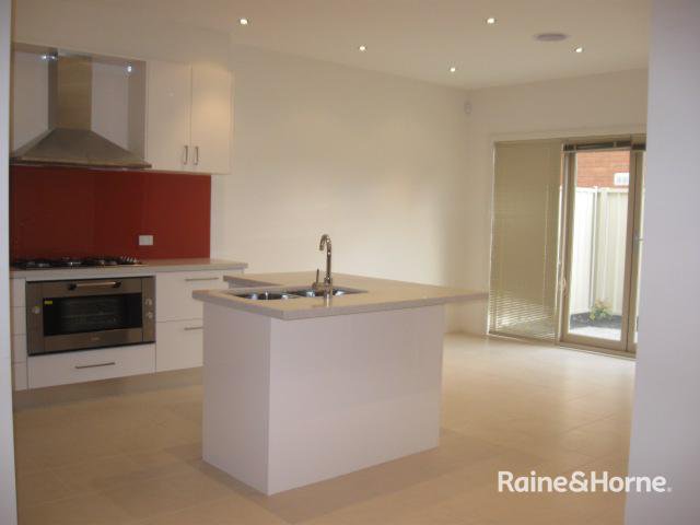 Photo - 2/7 Colonsay Road, Springvale VIC 3171 - Image 2