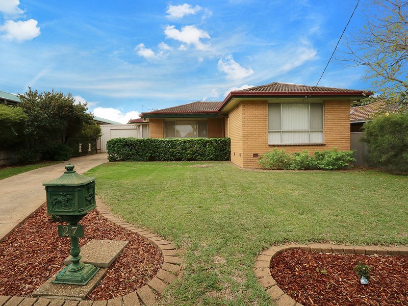 27 Cooinbil Crescent, Kooringal NSW 2650