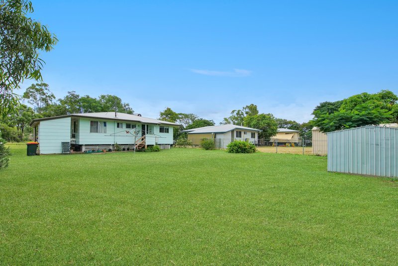 Photo - 27 Cook Crescent, Dysart QLD 4745 - Image 11