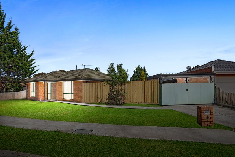 Photo - 27 Coolabah Crescent, Hoppers Crossing VIC 3029 - Image 2