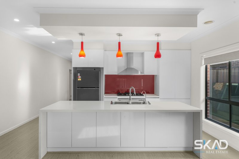 Photo - 27 Coolamon Drive, Craigieburn VIC 3064 - Image 1