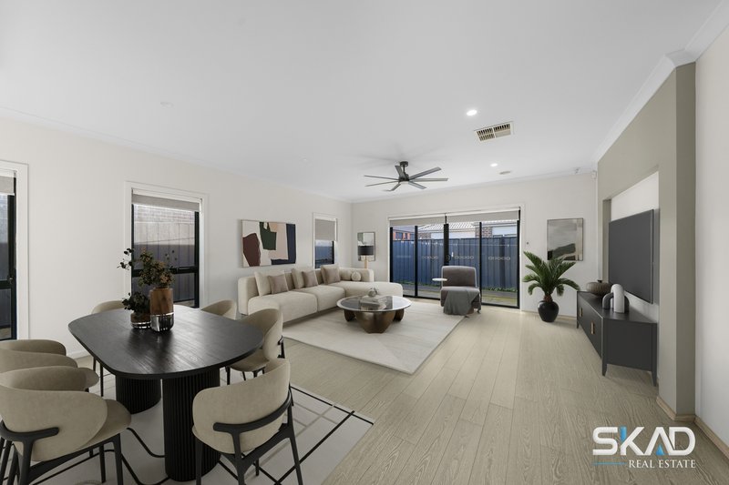 Photo - 27 Coolamon Drive, Craigieburn VIC 3064 - Image 5
