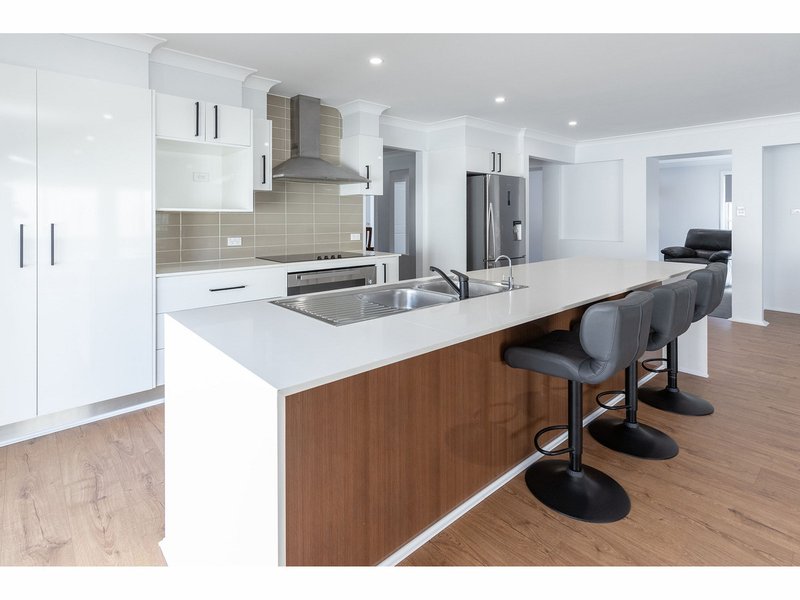 Photo - 27 Correa Close, Tuncurry NSW 2428 - Image 2