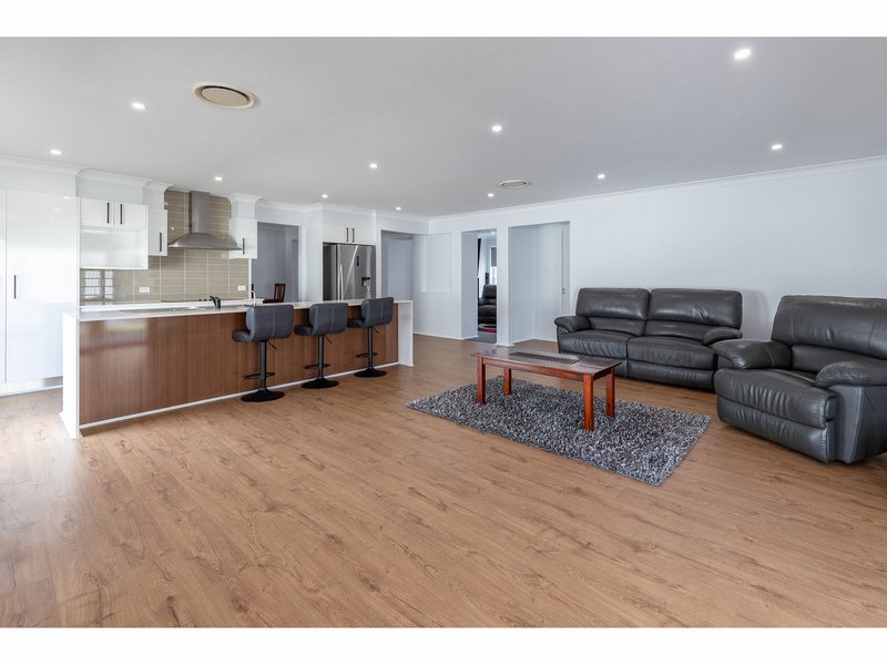 Photo - 27 Correa Close, Tuncurry NSW 2428 - Image 4