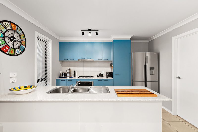 Photo - 27 Courthouse Walk, Doreen VIC 3754 - Image 2