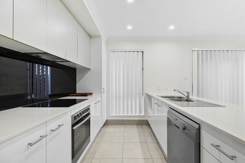 Photo - 27 Cowrie Crescent, Burpengary East QLD 4505 - Image 5