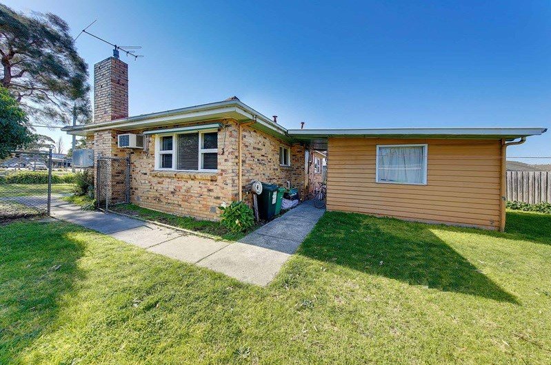 Photo - 27 Craigieburn Road, Craigieburn VIC 3064 - Image 3