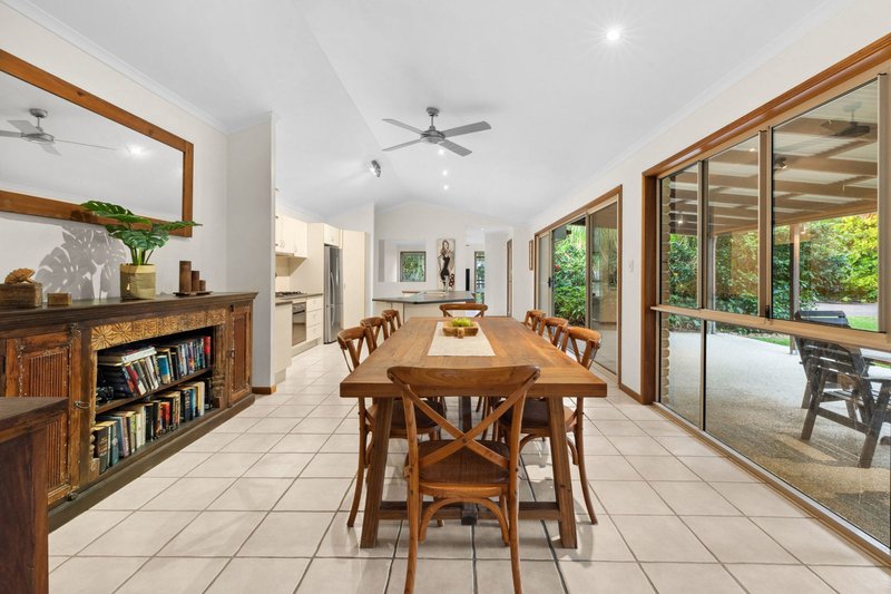 Photo - 27 Craigslea Court, Cooroibah QLD 4565 - Image 2