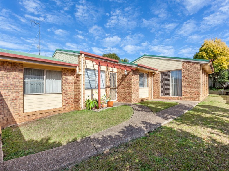 2/7 Creedon Drive, Kearneys Spring QLD 4350