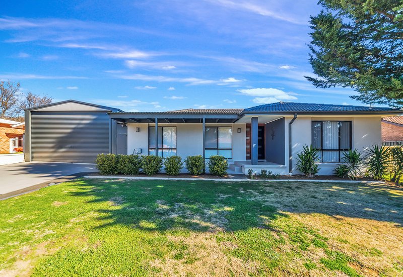 27 Crest Park Parade, Queanbeyan West NSW 2620