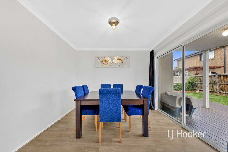 Photo - 27 Creston Street, Point Cook VIC 3030 - Image 6