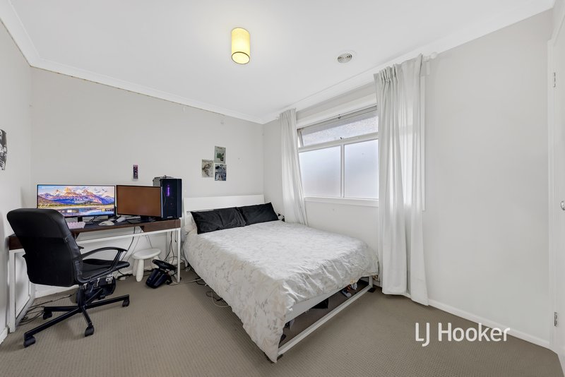 Photo - 27 Creston Street, Point Cook VIC 3030 - Image 16