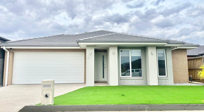 27 Dalglish Street, Deanside VIC 3336