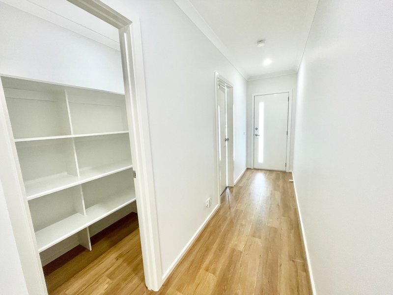 Photo - 27 Dalglish Street, Deanside VIC 3336 - Image 2