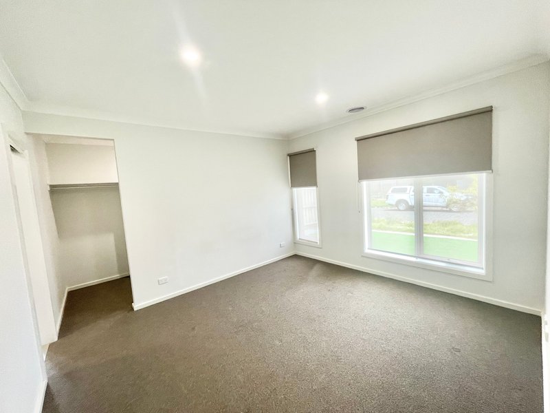 Photo - 27 Dalglish Street, Deanside VIC 3336 - Image 9