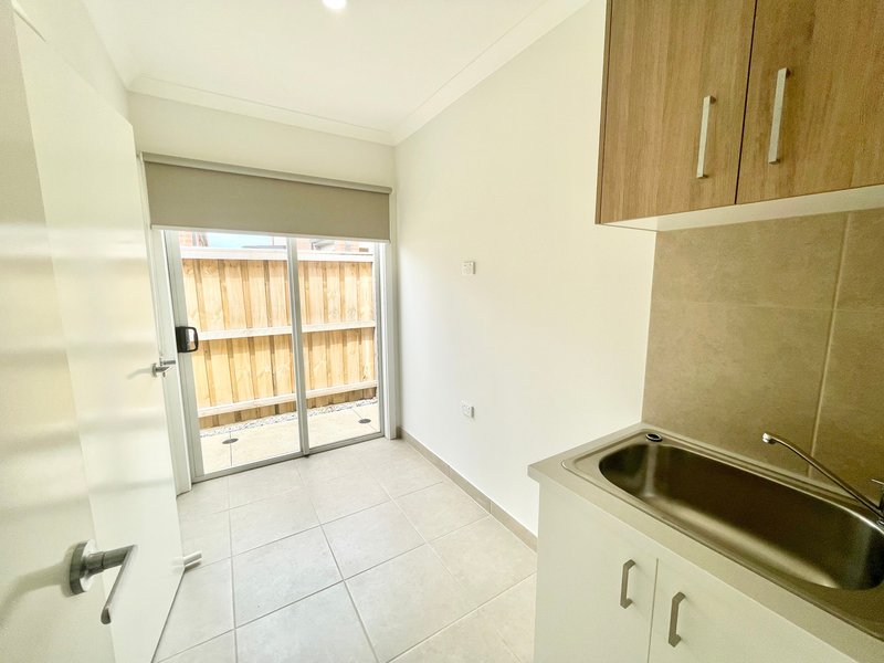 Photo - 27 Dalglish Street, Deanside VIC 3336 - Image 22