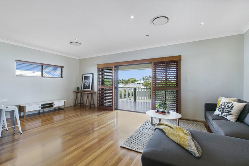 Photo - 27 Davidson Street, Wynnum QLD 4178 - Image 3