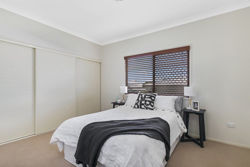 Photo - 27 Davidson Street, Wynnum QLD 4178 - Image 7