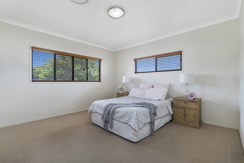 Photo - 27 Davidson Street, Wynnum QLD 4178 - Image 8