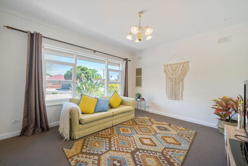 Photo - 27 Deepdene Avenue, Mitchell Park SA 5043 - Image 3