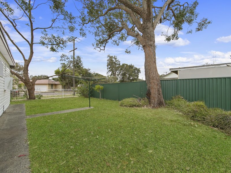 Photo - 27 Delia Avenue, Budgewoi NSW 2262 - Image 3