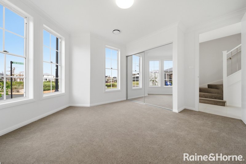 Photo - 27 Derham Rise, Catherine Field NSW 2557 - Image 3