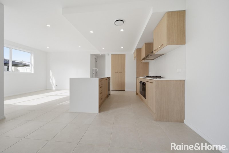 Photo - 27 Derham Rise, Catherine Field NSW 2557 - Image 6