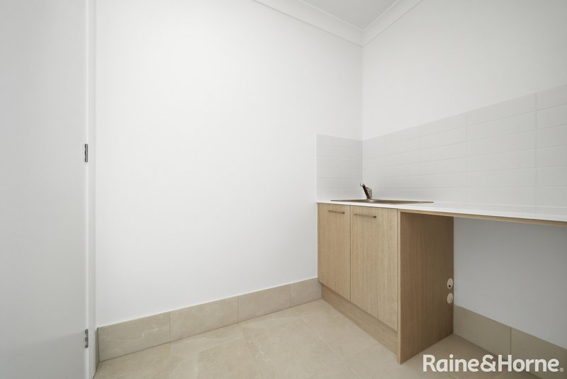 Photo - 27 Derham Rise, Catherine Field NSW 2557 - Image 7