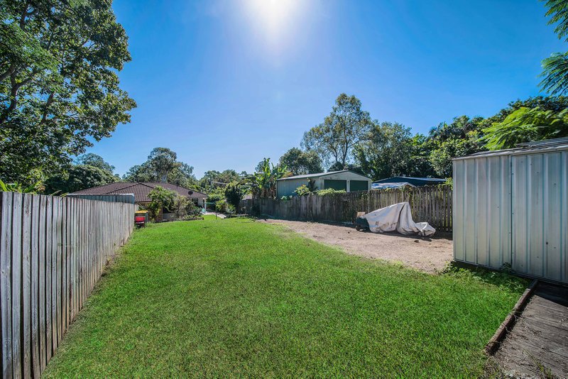 Photo - 27 Donnegal Drive, Kallangur QLD 4503 - Image 3