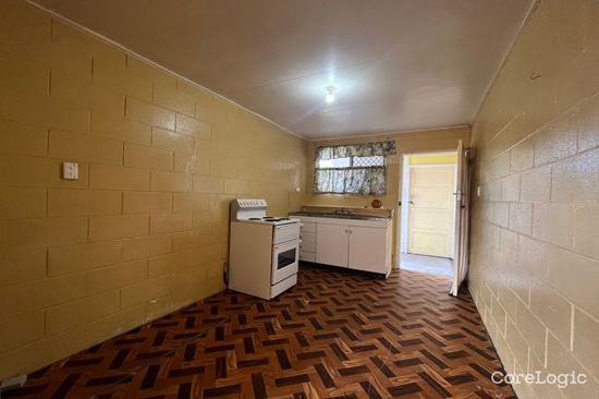 Photo - 27 Dudleigh Street, Booval QLD 4304 - Image 5