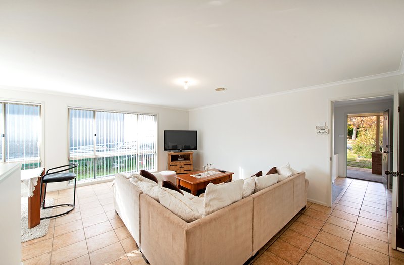 Photo - 27 Dulverton Street, Amaroo ACT 2914 - Image 5