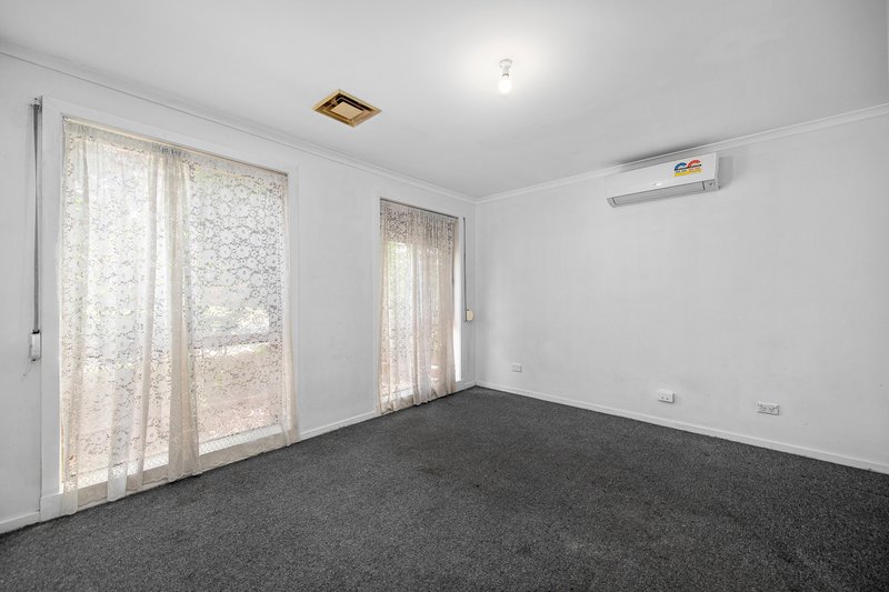 Photo - 27 Dundee Way, Sydenham VIC 3037 - Image 2