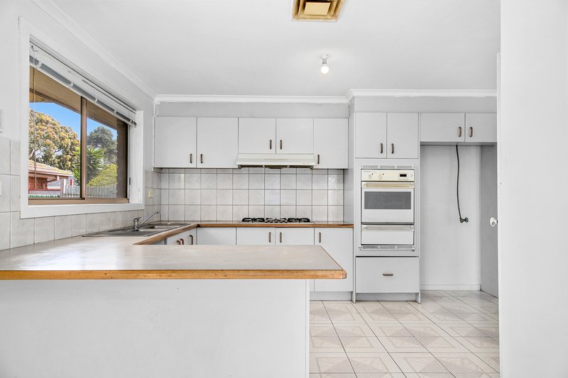 Photo - 27 Dundee Way, Sydenham VIC 3037 - Image 3