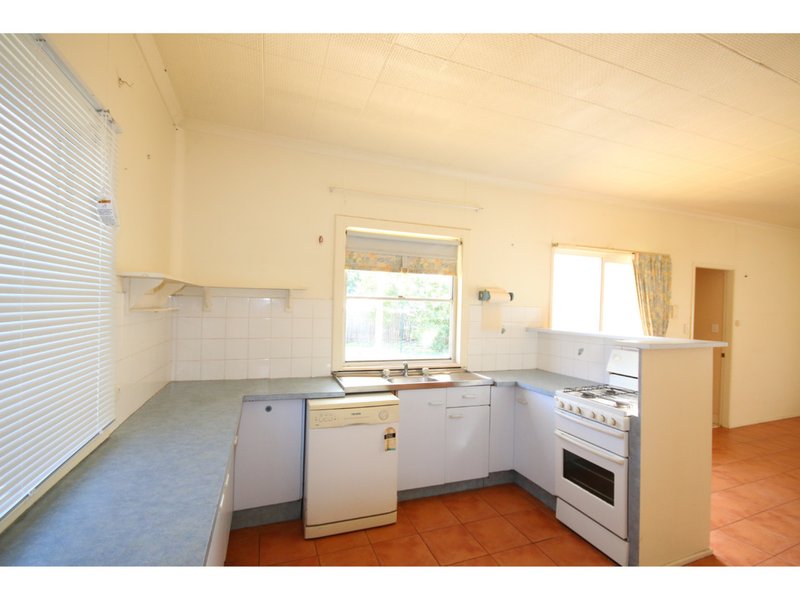 Photo - 27 Dunisla Street, Sanctuary Point NSW 2540 - Image 4