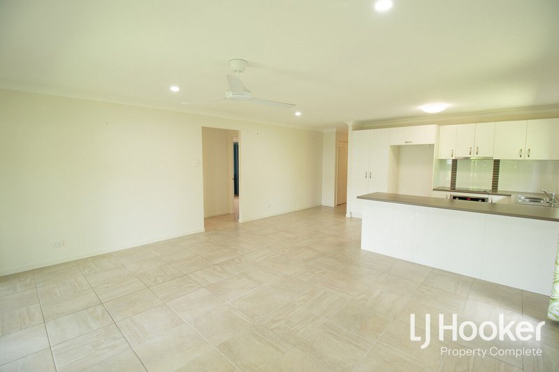 Photo - 27 Durack Place, Laidley QLD 4341 - Image 4