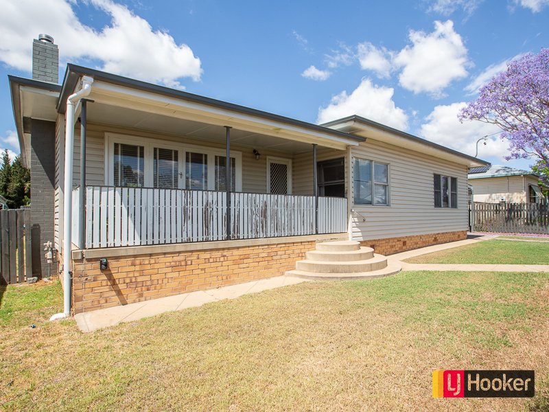 Photo - 27 Edgeroy Street, South Tamworth NSW 2340 - Image 2