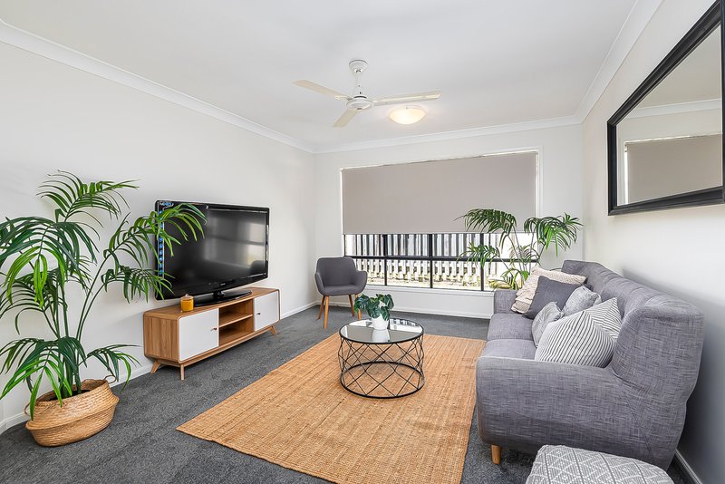 Photo - 27 Ellen Circuit, Springfield Lakes QLD 4300 - Image 2