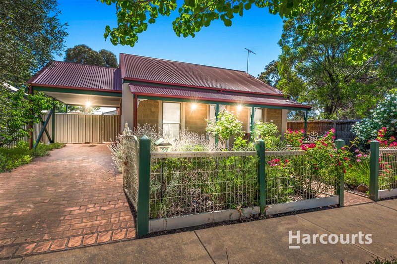 27 Elphinstone Way, Caroline Springs VIC 3023