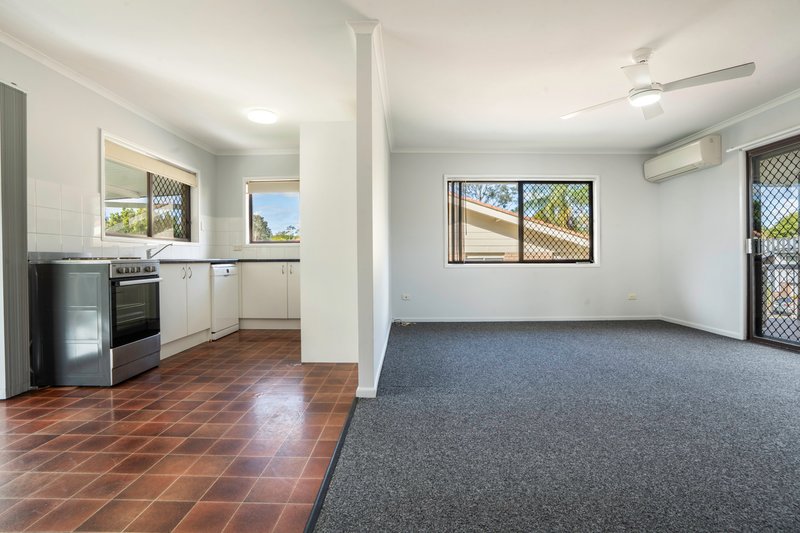 Photo - 27 Emblem Street, Jamboree Heights QLD 4074 - Image 3