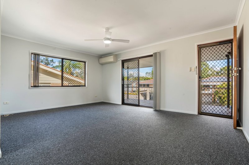 Photo - 27 Emblem Street, Jamboree Heights QLD 4074 - Image 4