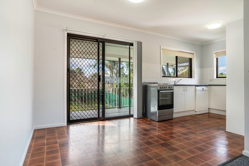 Photo - 27 Emblem Street, Jamboree Heights QLD 4074 - Image 5