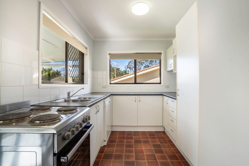 Photo - 27 Emblem Street, Jamboree Heights QLD 4074 - Image 6