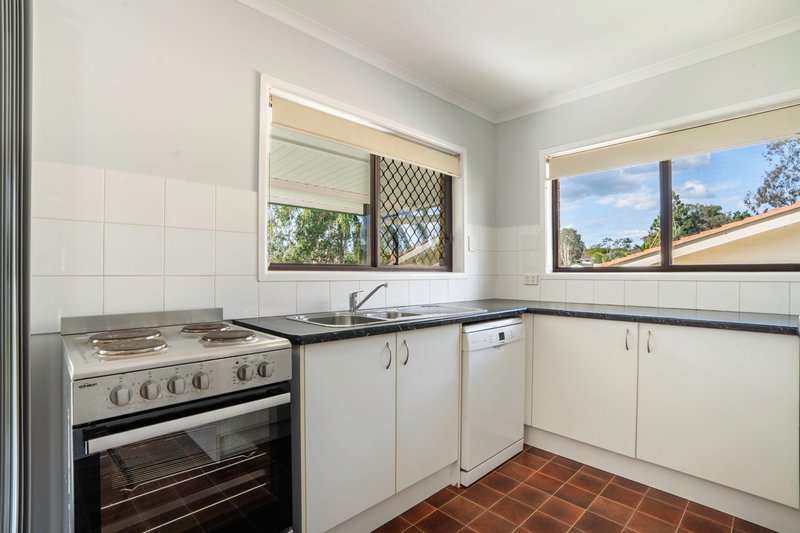 Photo - 27 Emblem Street, Jamboree Heights QLD 4074 - Image 7